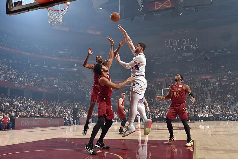 球速体育APP-能得分能投篮能抢板,爵士内线大将会引起其他球队的关注吗?