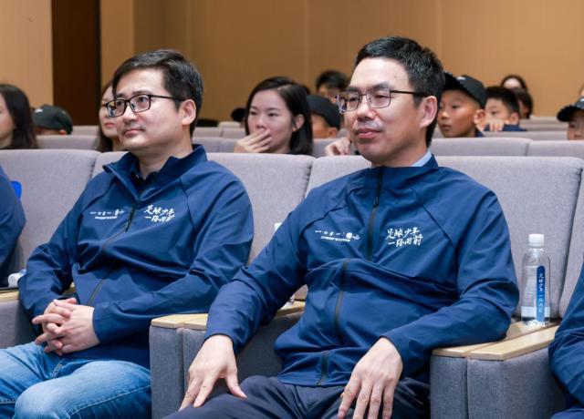 1718339461647052463.jpg 球速体育官方网站-出征逐梦!中国足球少年一路向前