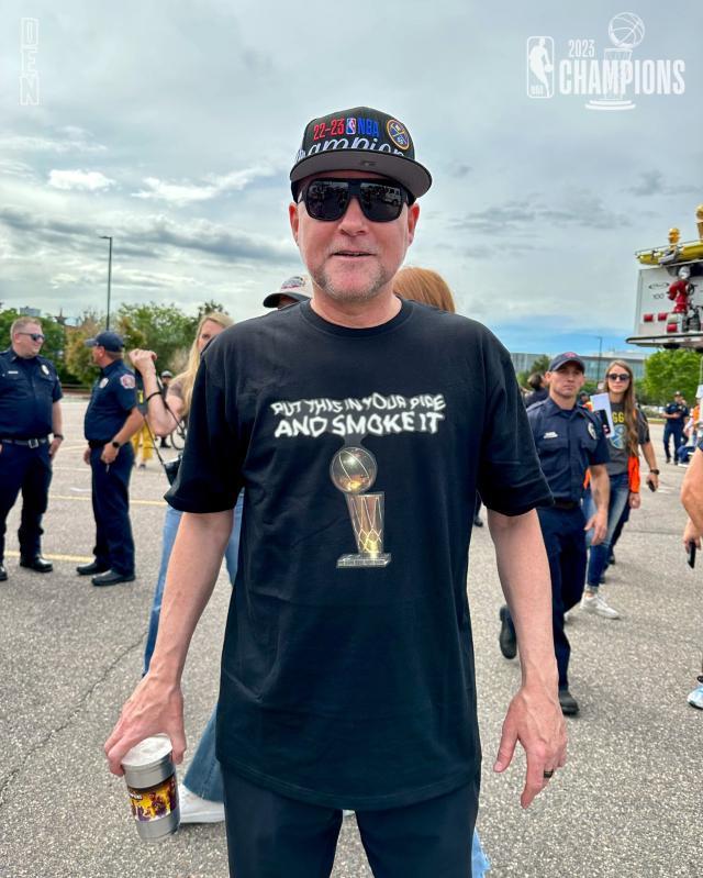 球速体育-冠军游行嗨翻天！马龙成湖人之父 约基奇：游行真香