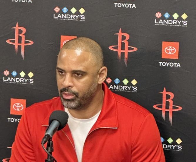 球速体育-4人缺阵，火箭队被动变阵！24岁“眼镜侠”首进轮换，高效砍5+1+2