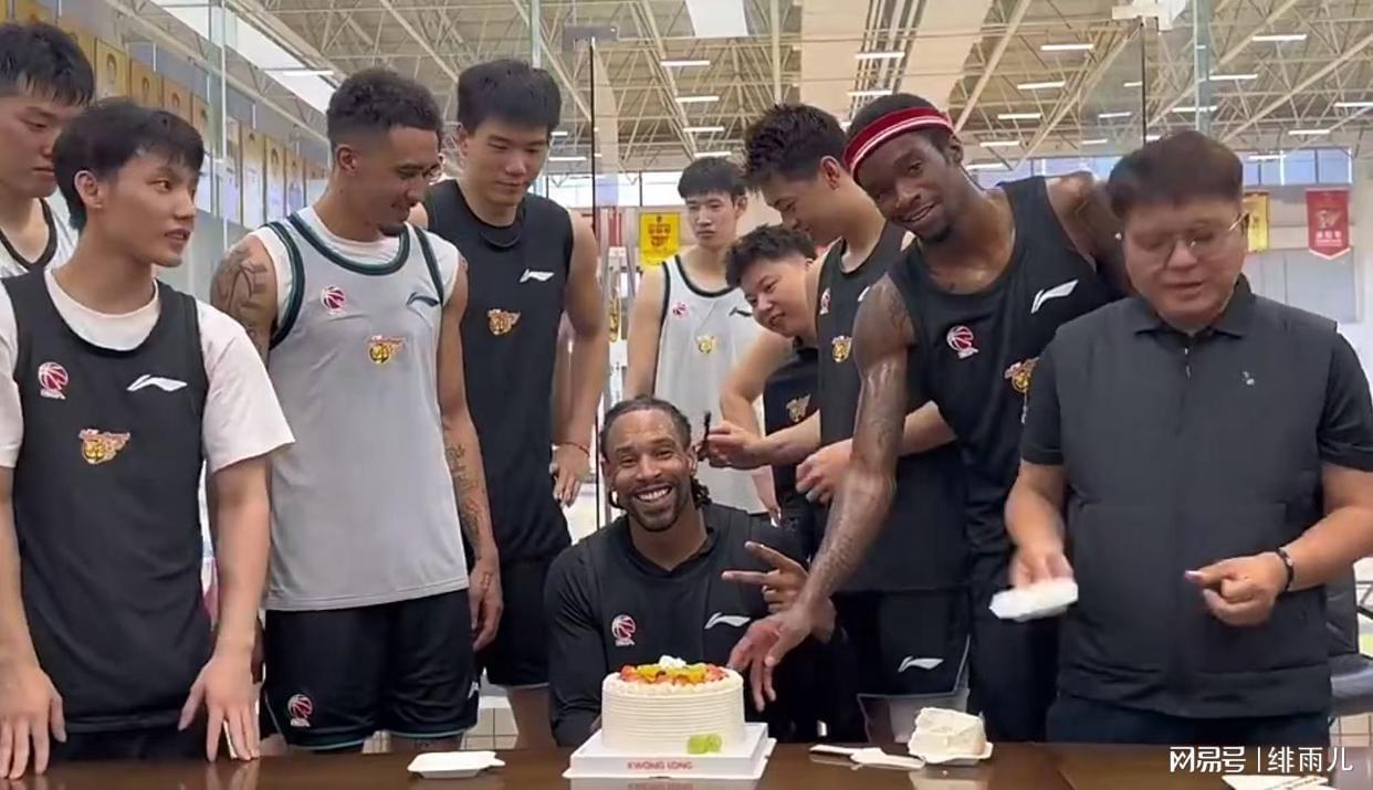 球速体育-广东队最新消息！杜锋保不住萨林杰，朱芳雨瞄准两大新内线！