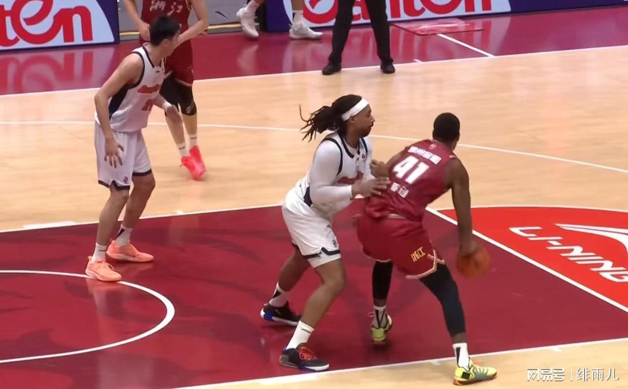 球速体育-广东队最新消息！杜锋保不住萨林杰，朱芳雨瞄准两大新内线！