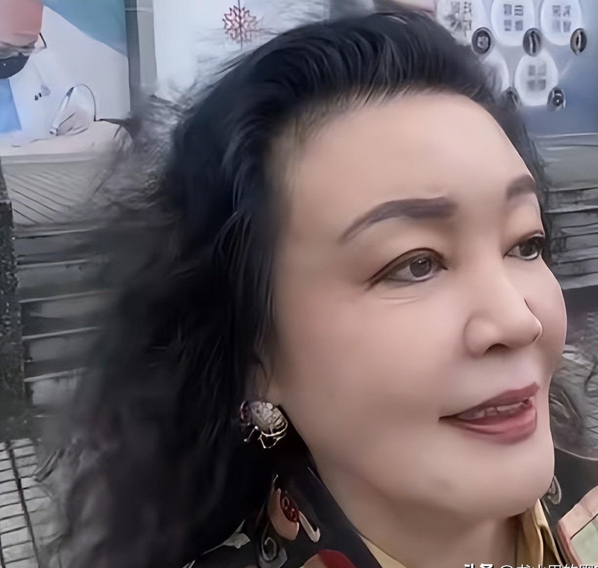 球速体育官方网站-母子俩又杠上了！张兰生气离台不受儿子待见，吐槽汪大爷不管小菲