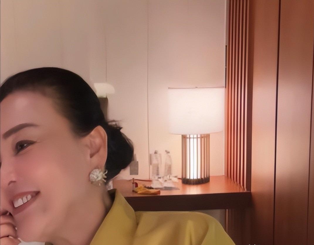 球速体育官方网站-母子俩又杠上了！张兰生气离台不受儿子待见，吐槽汪大爷不管小菲