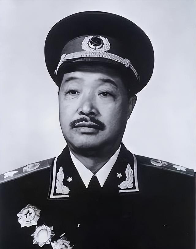 球速体育-新中国一穷二白时国足为何能威震亚洲足坛?贺龙:踢不好就解散